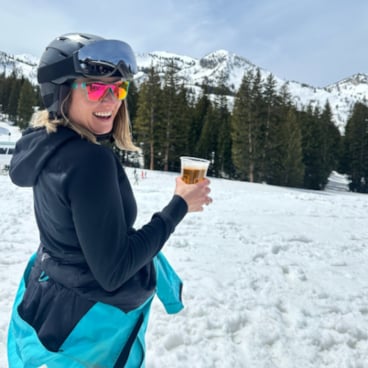 Skier drinking a beer at the Sidewinder 